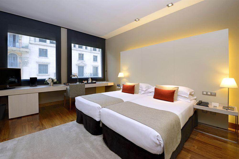 Grand Hotel Central, Small Luxury Hotels Barcelona Exterior foto A room at the hotel
