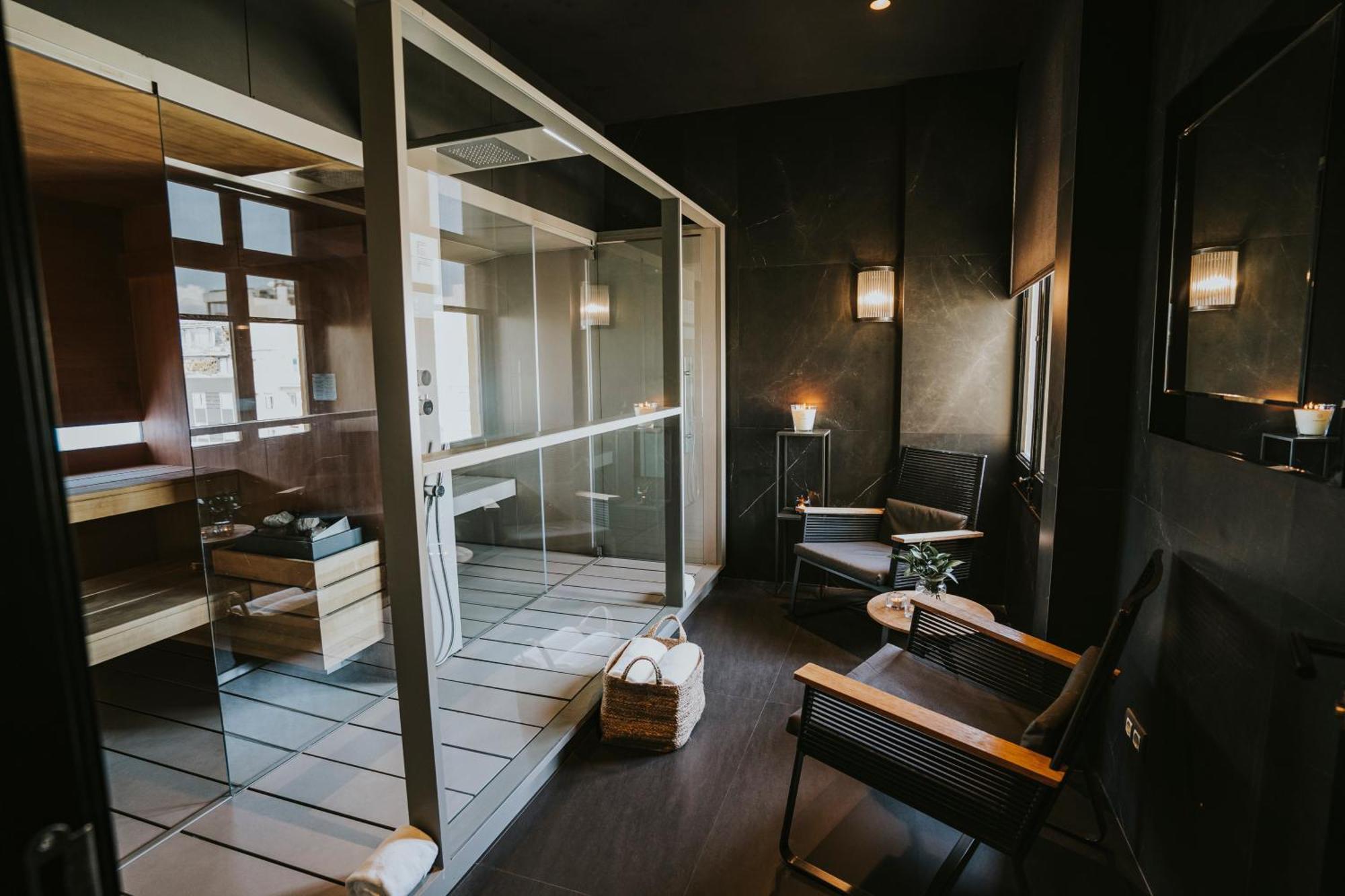 Grand Hotel Central, Small Luxury Hotels Barcelona Exterior foto A private onsen in Tokyo