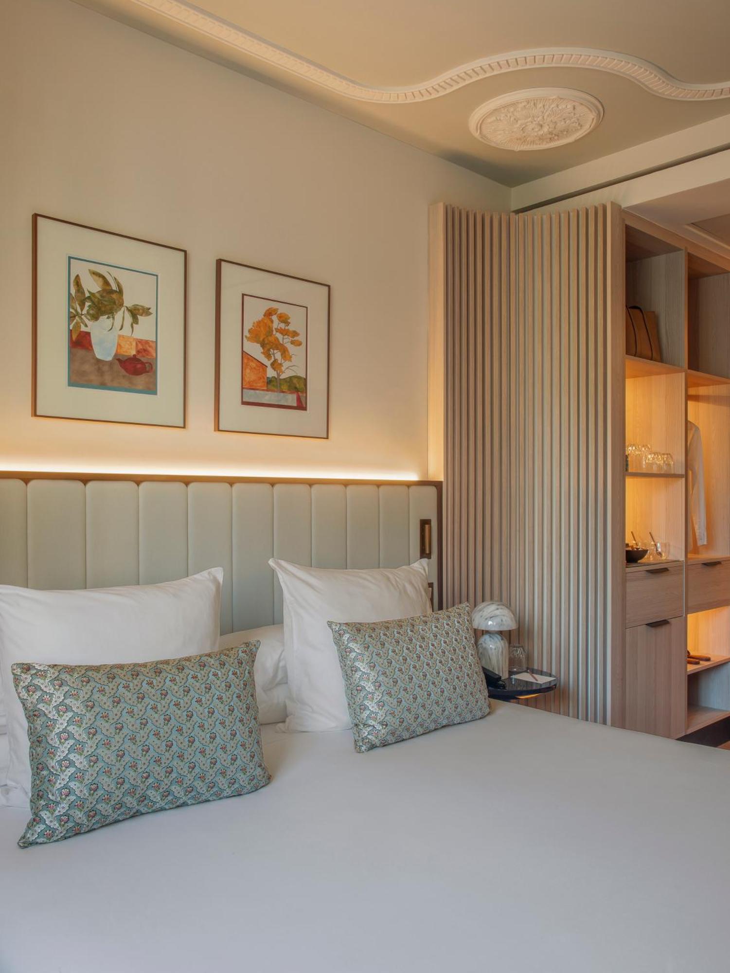Grand Hotel Central, Small Luxury Hotels Barcelona Exterior foto A bedroom at the hotel