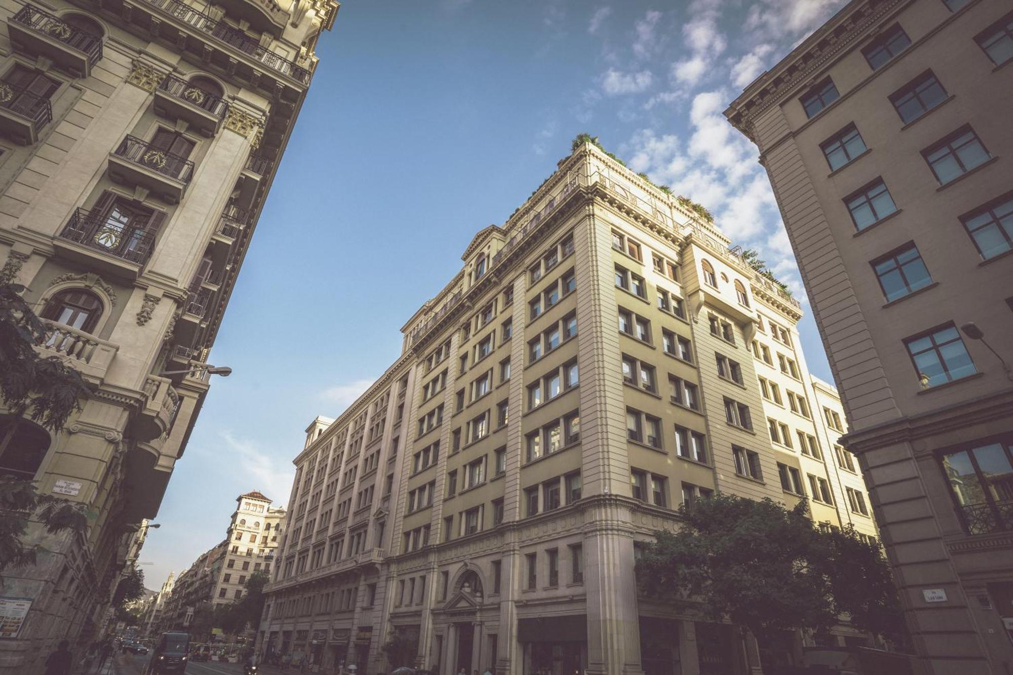 Grand Hotel Central, Small Luxury Hotels Barcelona Exterior foto The building of the National Bank of Greece in Athens