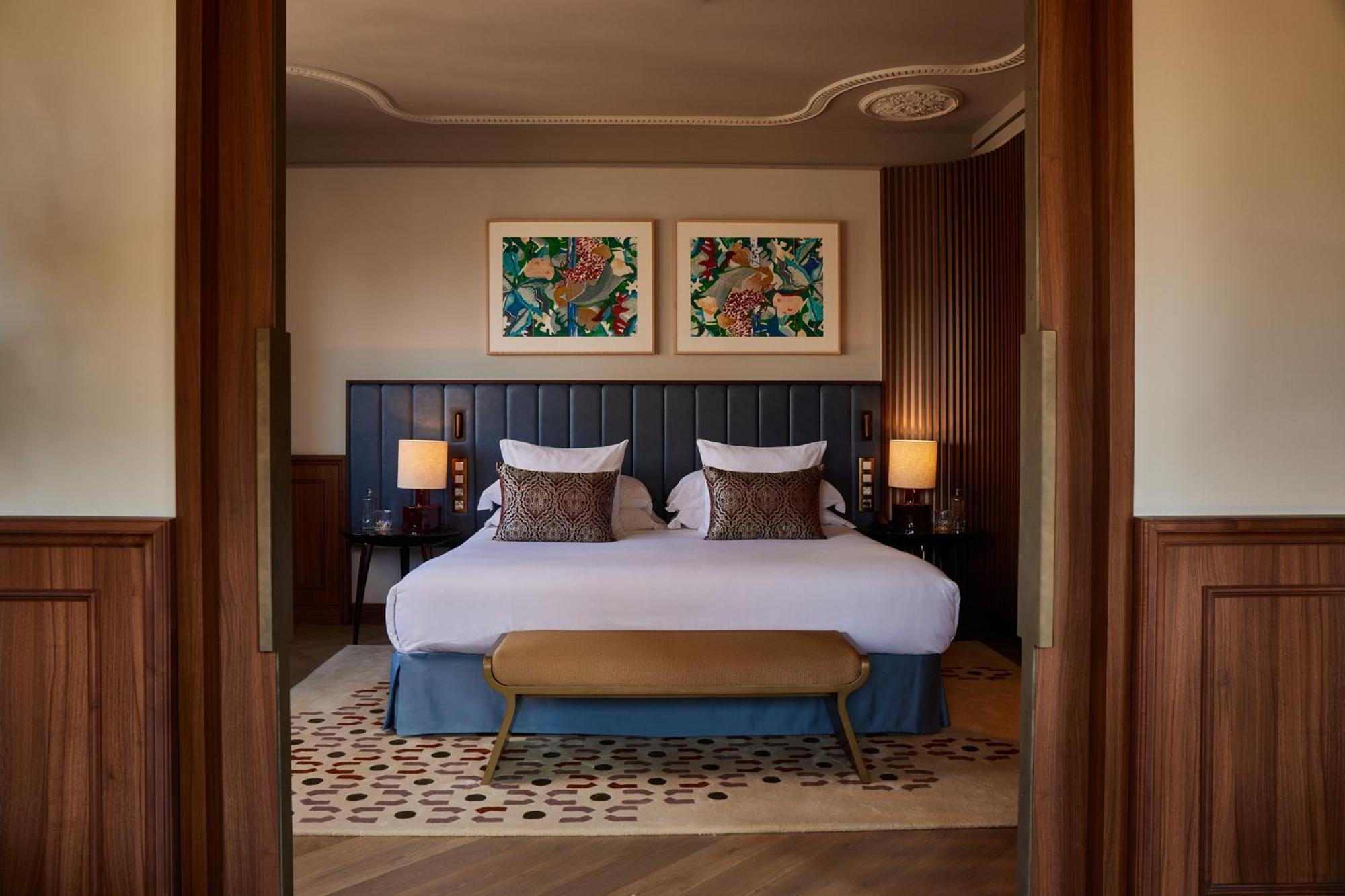 Grand Hotel Central, Small Luxury Hotels Barcelona Exterior foto A bedroom at the hotel