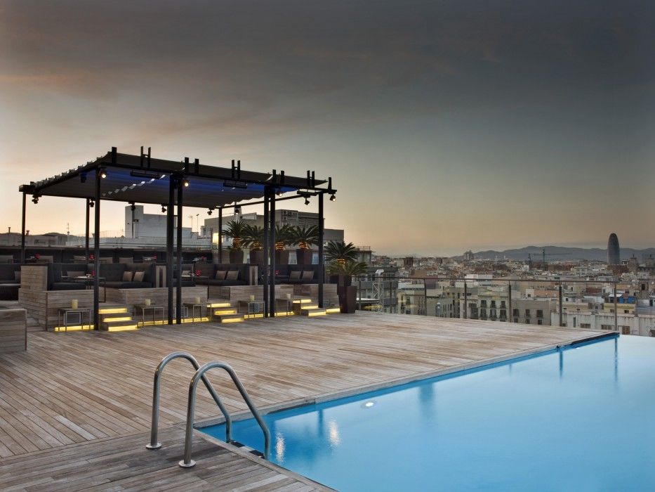 Grand Hotel Central, Small Luxury Hotels Barcelona Exterior foto The rooftop pool at the Hotel Arts