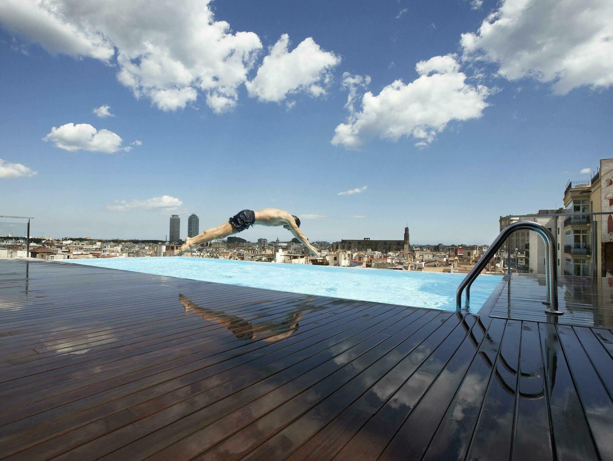 Grand Hotel Central, Small Luxury Hotels Barcelona Facilidades foto The rooftop pool